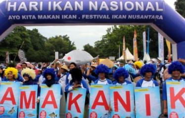 AYO-KITA-MAKAN-IKAN-2