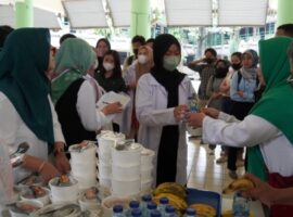 agrianita-faperta-ipb-university-bagikan-400-paket-makan-siang-sehat-untuk-mahasiswa-news