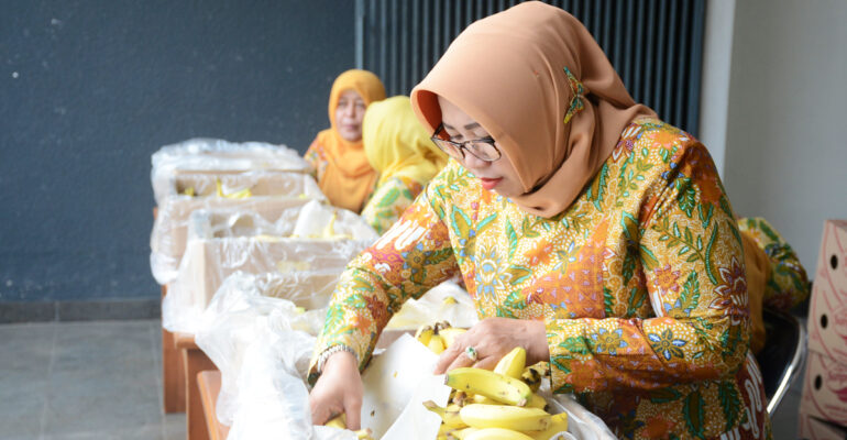 agrianita-ipb-university-bagikan-ribuan-pisang-gratis-pada-mahasiswa-news