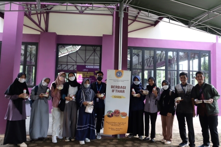 agrianita-skhb-ipb-university-berbagi-iftar-gratis-untuk-mahasiswa-news