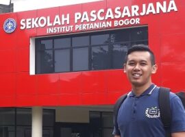 anak-loper-koran-ini-berhasil-menjadi-wisudawan-berprestasi-ipb-dengan-ipk-sempurna-news