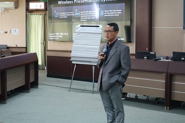 bagian-dari-rebranding-ipb-latih-pegawainya-melukis-slide-dengan-hati-news