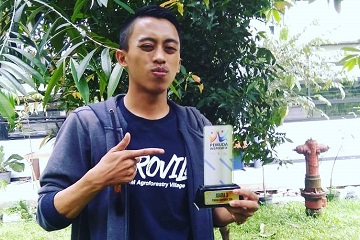bantu-jualkan-sayuran-dari-petani-desa-sukamakmur-mahasiswa-ipb-raih-juara-iii-pemuda-inspiratif-2018-news