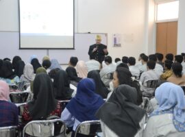 berbalut-baju-adat-bali-rektor-ipb-university-pimpin-upacara-rapat-hingga-isi-kuliah-sosiologi-umum-news