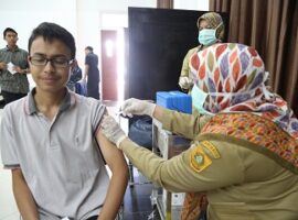 cegah-difteri-ribuan-mahasiswa-ipb-lakukan-imunisasi-news