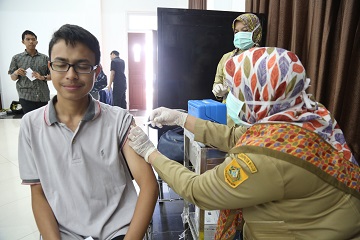 cegah-difteri-ribuan-mahasiswa-ipb-lakukan-imunisasi-news