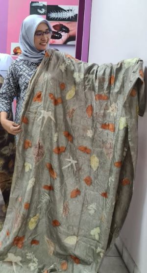 dosen-ipb-university-kembangkan-eco-printing-dan-zero-waste-technology-ulat-sutera-alam-news