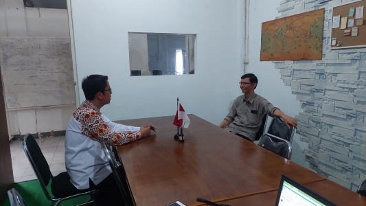 dr-ujang-suwarna-berikan-kunci-penting-menjadi-pemimpin-masa-kini-yang-sukses-news
