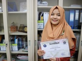 fitri-kinasih-raih-juara-1-lomba-menulis-kartini-day-agrianita-ipb-news