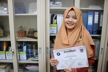 fitri-kinasih-raih-juara-1-lomba-menulis-kartini-day-agrianita-ipb-news