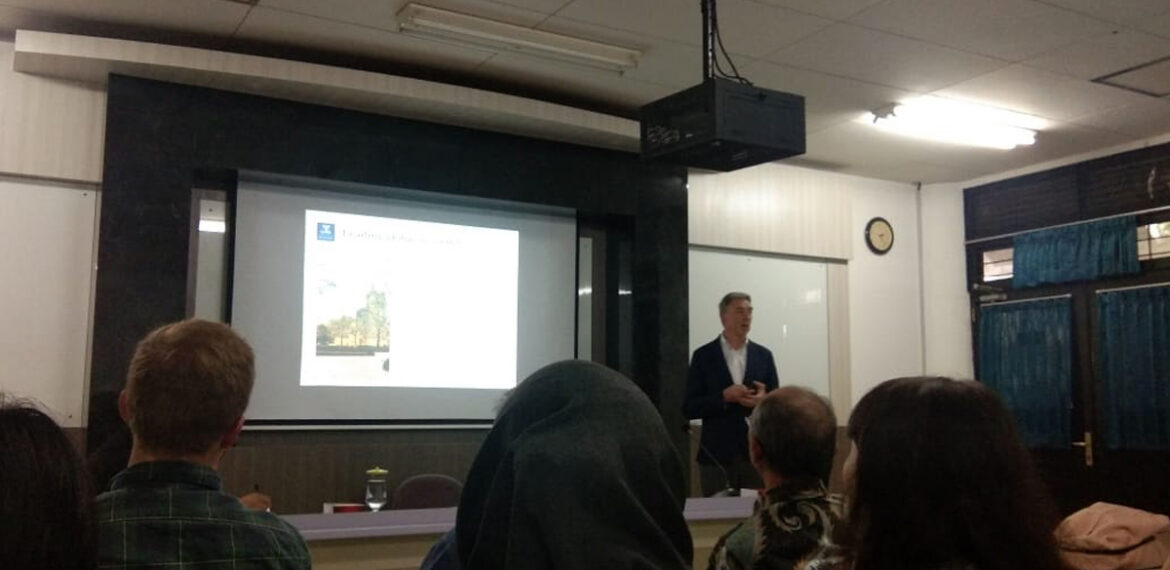 guru-besar-dari-universitas-melbourne-paparkan-arbovirus-di-ipb-university-news