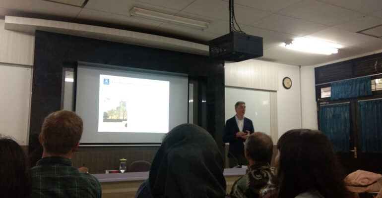 guru-besar-dari-universitas-melbourne-paparkan-arbovirus-di-ipb-university-news