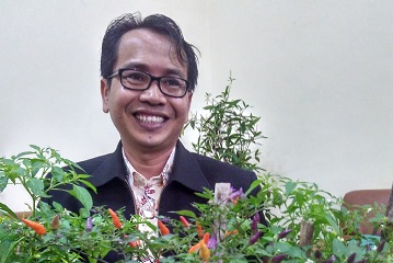 guru-besar-ipb-rakit-berbagai-varietas-cabai-unggul-news