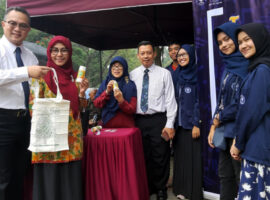 hey-tayo-ajarkan-memilah-sampah-pada-wisudawan-dan-keluarganya-news