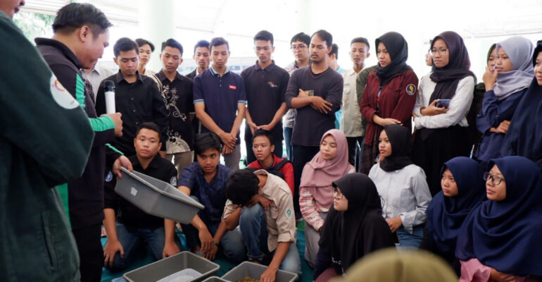 himasita-ipb-university-adakan-pelatihan-budidaya-maggot-news