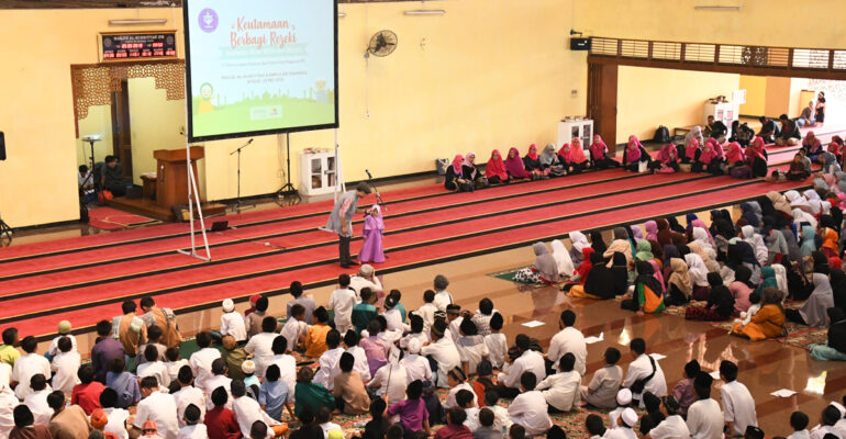 ipb-berikan-santunan-1-700-anak-yatim-dan-dhuafa-news