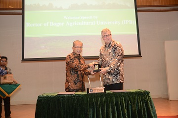 ipb-dan-cifor-kembali-tandatangani-kerjasama-bidang-kehutanan-news