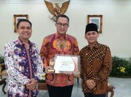 ipb-peringkat-3-ptn-keterbukaan-informasi-publik-2017-news