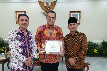 ipb-peringkat-3-ptn-keterbukaan-informasi-publik-2017-news