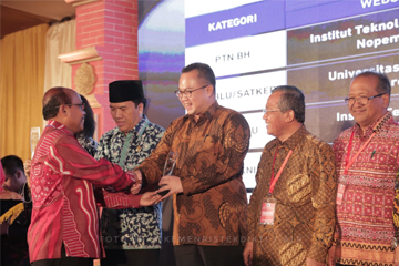 ipb-sabet-terbaik-ke-3-anugerah-humas-kategori-media-sosial-ptn-bh-news