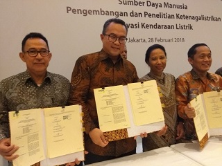 ipb-satu-dari-tujuh-ptn-kembangkan-potensi-anak-negeri-dan-inovasi-ketenagalistrikan-melalui-kerja-sama-pln-news