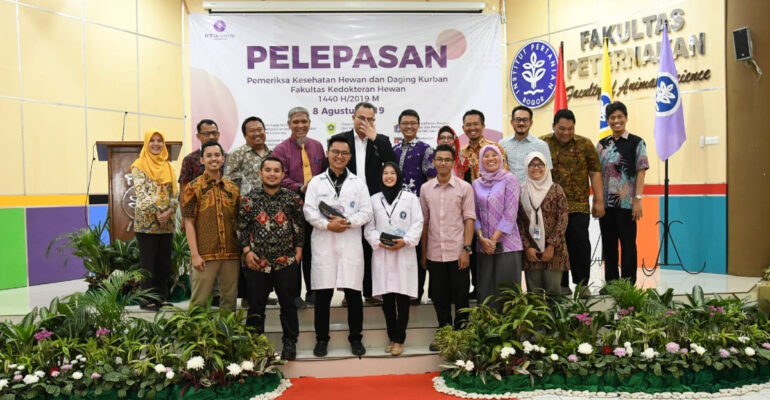ipb-university-kerahkan-654-mahasiswa-dan-43-dosen-bantu-periksa-kesehatan-hewan-qurban-news
