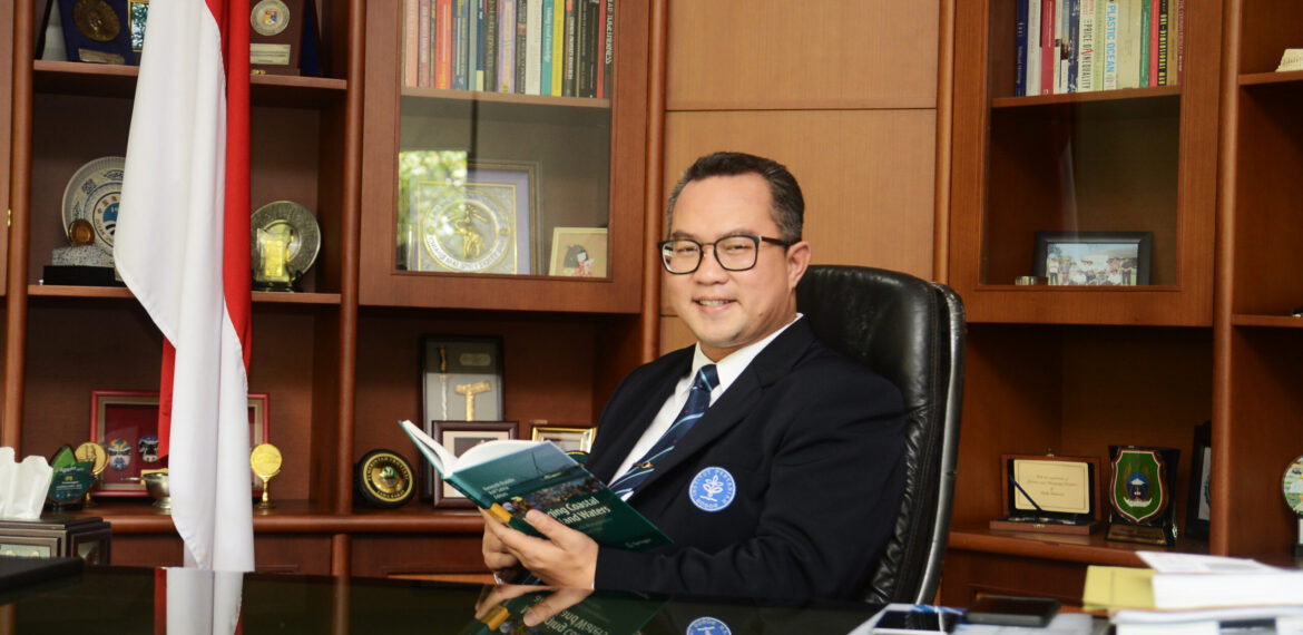 jadi-guru-besar-rektor-ipb-university-lunasi-janji-news