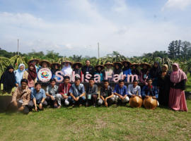 kini-petani-juga-bisa-keliling-dunia-news