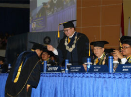 lepas-para-wisudawan-rektor-ipb-university-sampaikan-tantangan-dan-perubahan-masa-depan-news