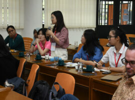 mahasiswa-asing-belajar-budidaya-singkong-dan-tebu-di-ipb-university-news