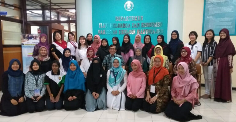 mahasiswa-dari-thailand-malaysia-dan-korea-selatan-belajar-urban-farming-ke-ipb-university-news