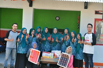 mahasiswa-ipb-ajak-kelompok-wanita-tani-sukabumi-kembangkan-ekonomi-kreatif-cabai-dan-tomat-news