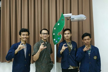 mahasiswa-ipb-ciptakan-lampu-penerangan-jalan-dari-limbah-karet-news