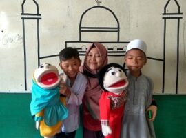 mahasiswa-ipb-kenalkan-al-qur-an-lewat-dongeng-boneka-tangan-news