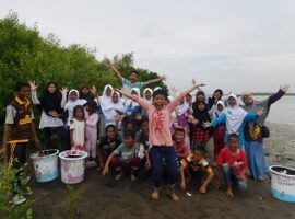 mahasiswa-ipb-peringati-hari-bumi-di-indramayu-news