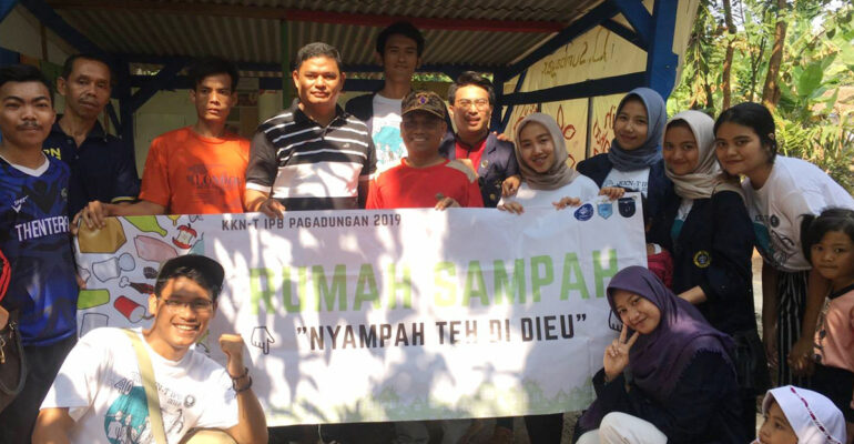 mahasiswa-ipb-university-bangun-rumah-sampah-di-pandeglang-news