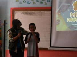 mahasiswa-ipb-university-mengenalkan-mikroplastik-kepada-murid-sdn-cibitung-kulon-01-news