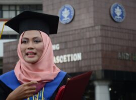 mahasiswi-cantik-asal-kamboja-wisuda-di-ipb-news