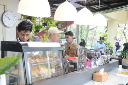 mengenal-cafe-botani-laguna-cafe-di-tepi-danau-ipb-university-news