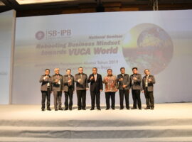 menghadapi-era-vuca-world-sekolah-bisnis-ipb-university-lepas-alumni-dengan-mindset-bisnis-baru-news