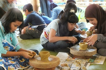 mensejahterakan-janda-di-bogor-dengan-tembikar-news