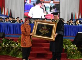 menteri-sosial-tri-rismaharini-beri-penghargaan-pengabdian-luar-biasa-kepada-ipb-university-news