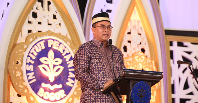 momen-halal-bi-halal-semarak-warna-biru-sambut-grand-launching-ipb-university-news