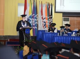 momen-wisuda-rektor-ipb-ajak-doakan-korban-lion-air-jt-610-news
