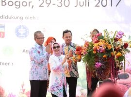 mufidah-jusuf-kalla-resmikan-florikultura-indonesia-2017-news