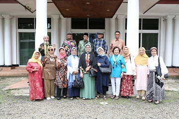 napak-tilas-alumni-ipb-angkatan-1961-50-tahun-yang-lalu-berpisah-kini-bertemu-kembali-di-kampus-ipb-news