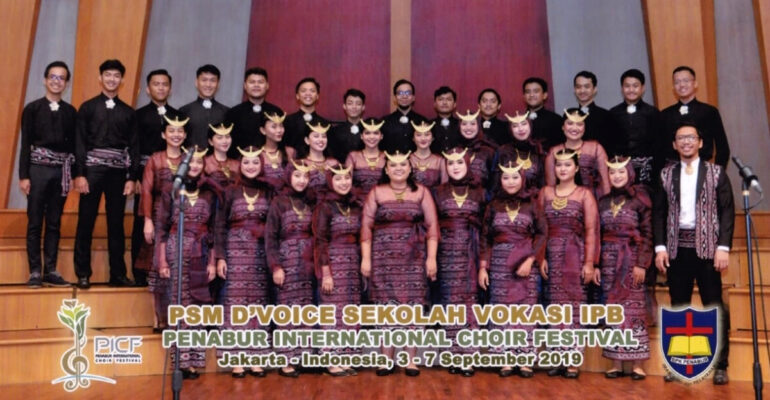 paduan-suara-sekolah-vokasi-ipb-university-sabet-medali-emas-di-penabur-international-choir-festival-2019-news