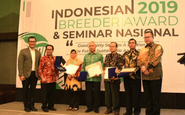 penemu-benih-pepaya-calina-dari-ipb-university-terima-lifetime-achievement-news