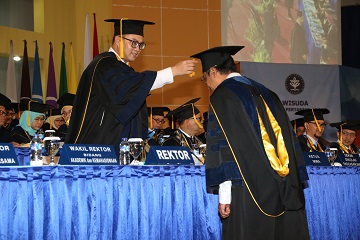 perdana-wisuda-ipb-oleh-rektor-baru-news