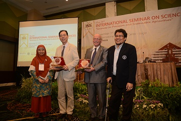 profesor-jepang-dan-belanda-paparkan-efisiensi-produk-berbasis-bio-news